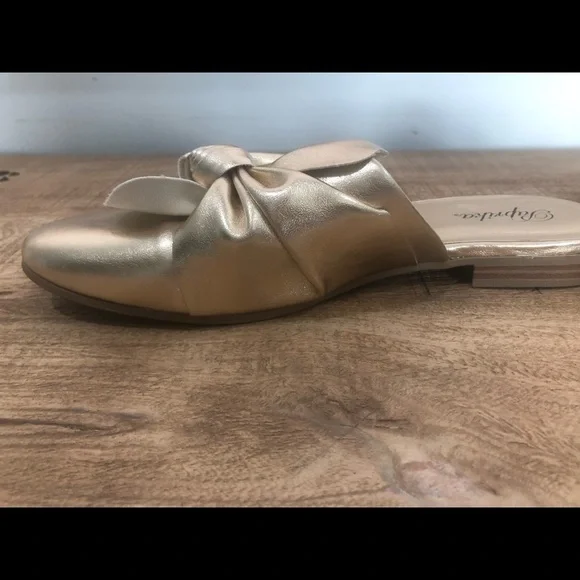 Classic Move Gold Slip On Loafers - Size 8 - Picture 5 of 14